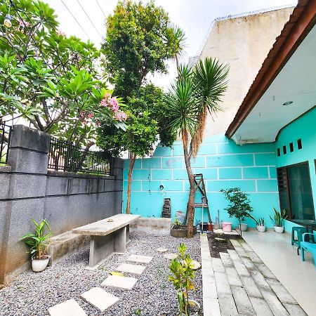 Homey Guesthouse Kertajaya Surabaya Exterior photo