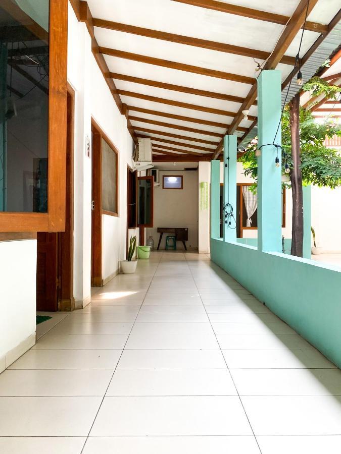 Homey Guesthouse Kertajaya Surabaya Exterior photo