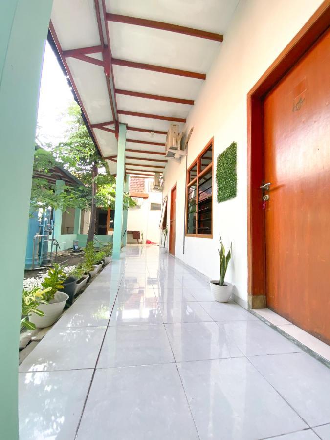 Homey Guesthouse Kertajaya Surabaya Exterior photo