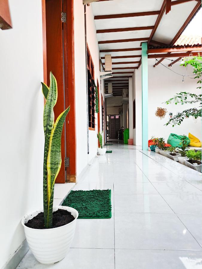 Homey Guesthouse Kertajaya Surabaya Exterior photo