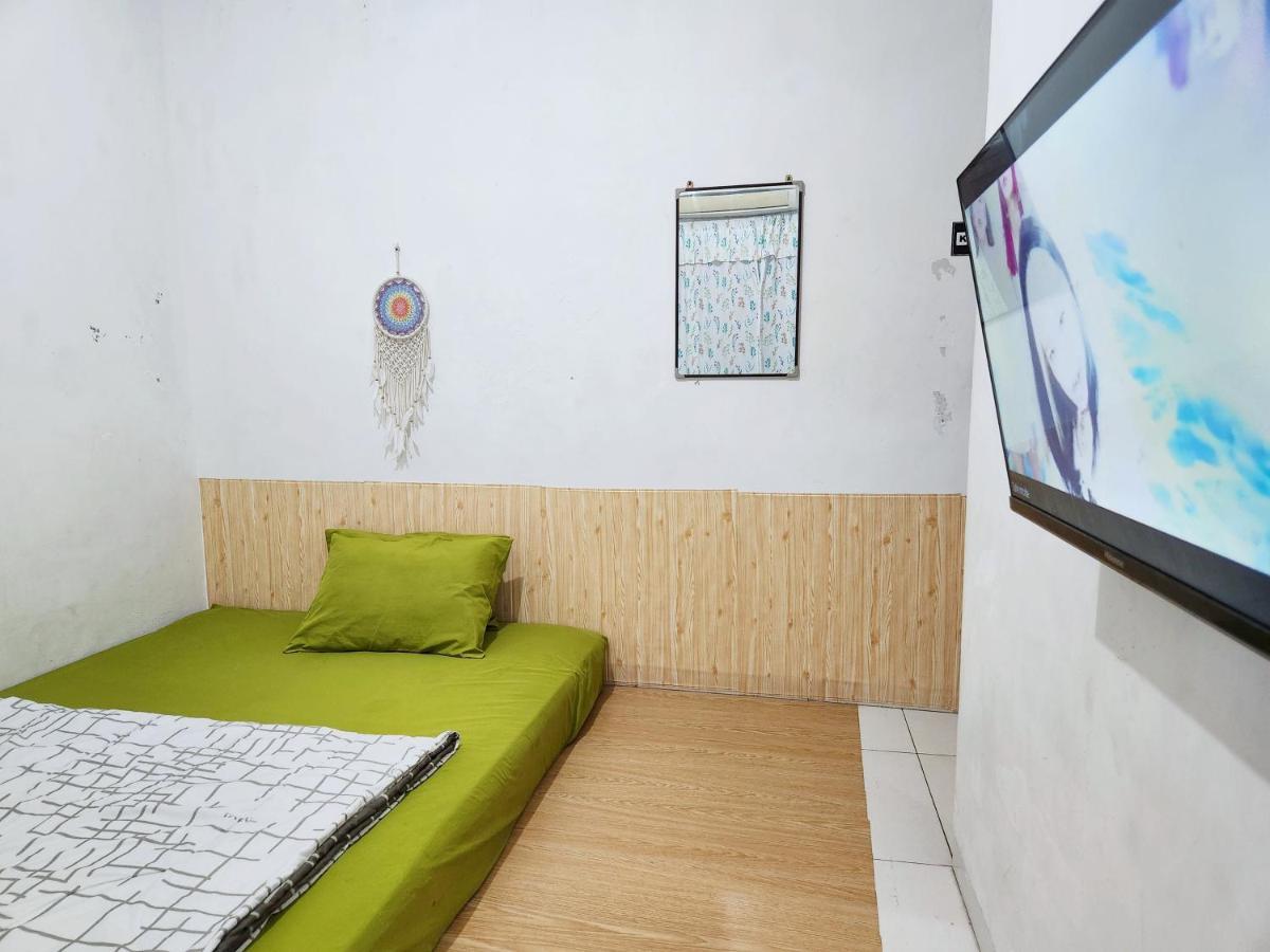 Homey Guesthouse Kertajaya Surabaya Exterior photo