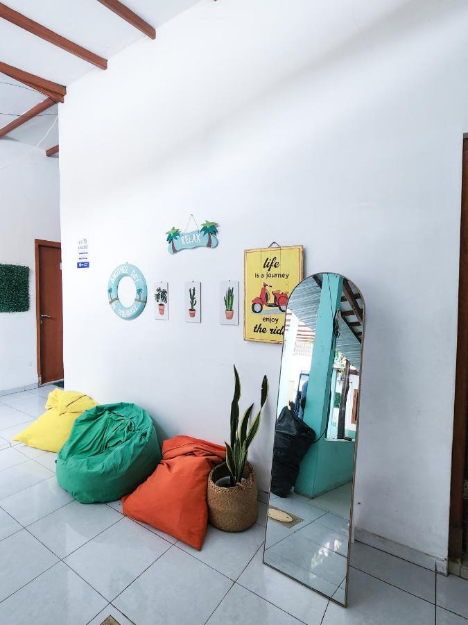 Homey Guesthouse Kertajaya Surabaya Exterior photo