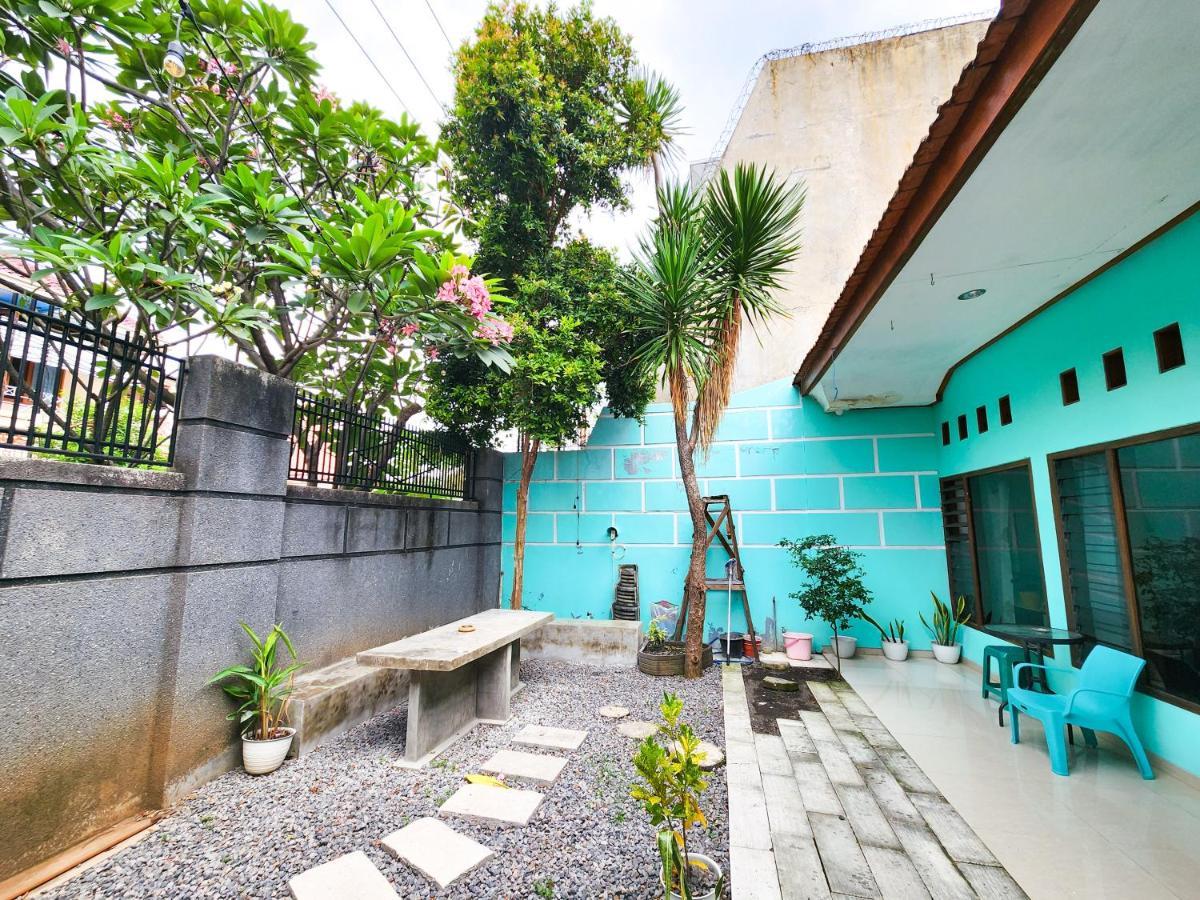 Homey Guesthouse Kertajaya Surabaya Exterior photo