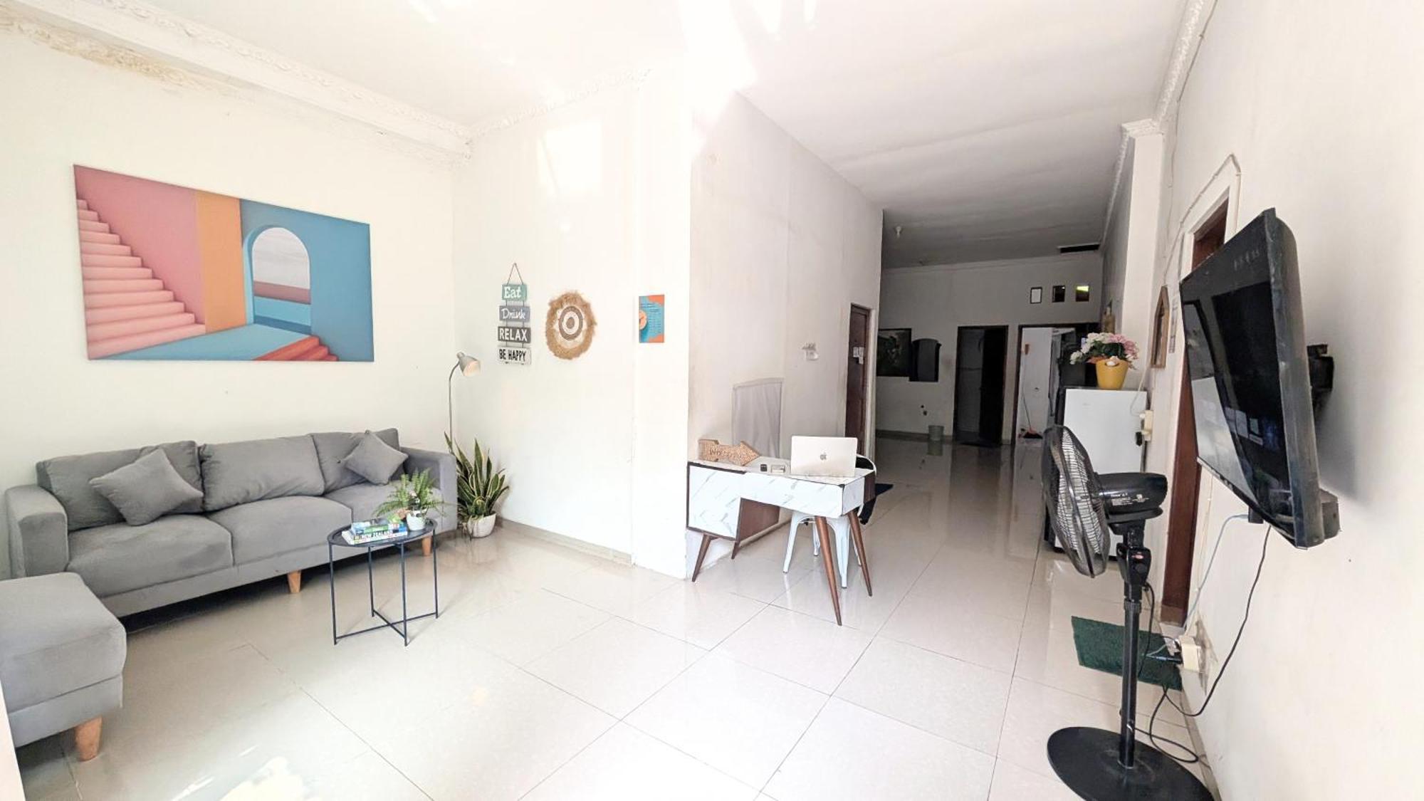 Homey Guesthouse Kertajaya Surabaya Exterior photo