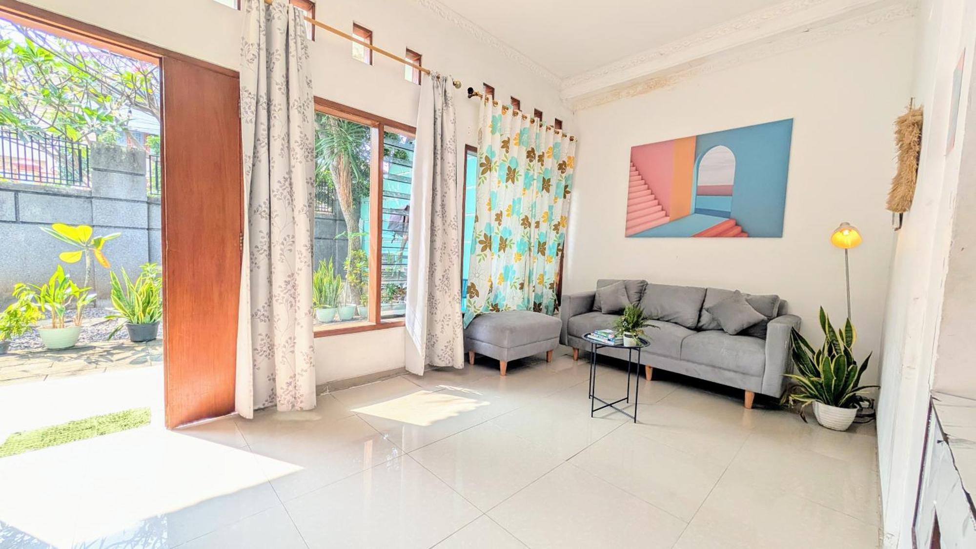 Homey Guesthouse Kertajaya Surabaya Exterior photo