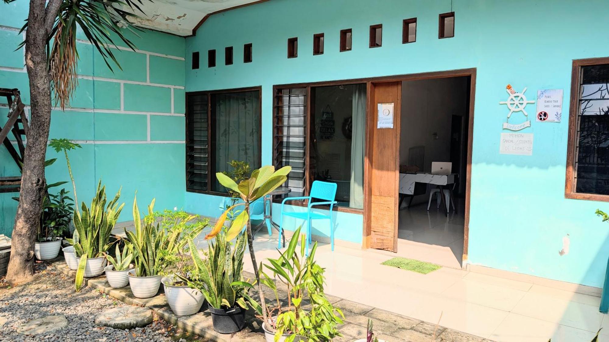Homey Guesthouse Kertajaya Surabaya Exterior photo